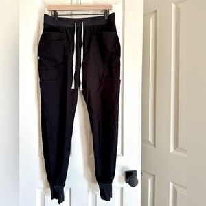 Figs jogger pants with 9 total pockets